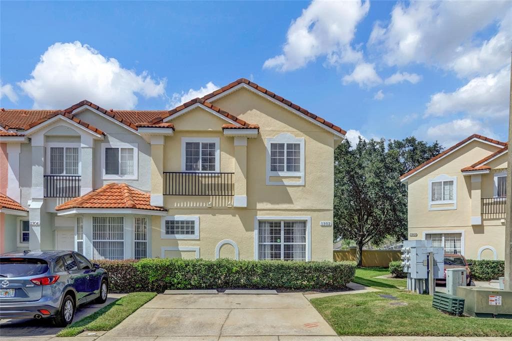 1302 S BEACH CIRCLE KISSIMMEE, FL 34746