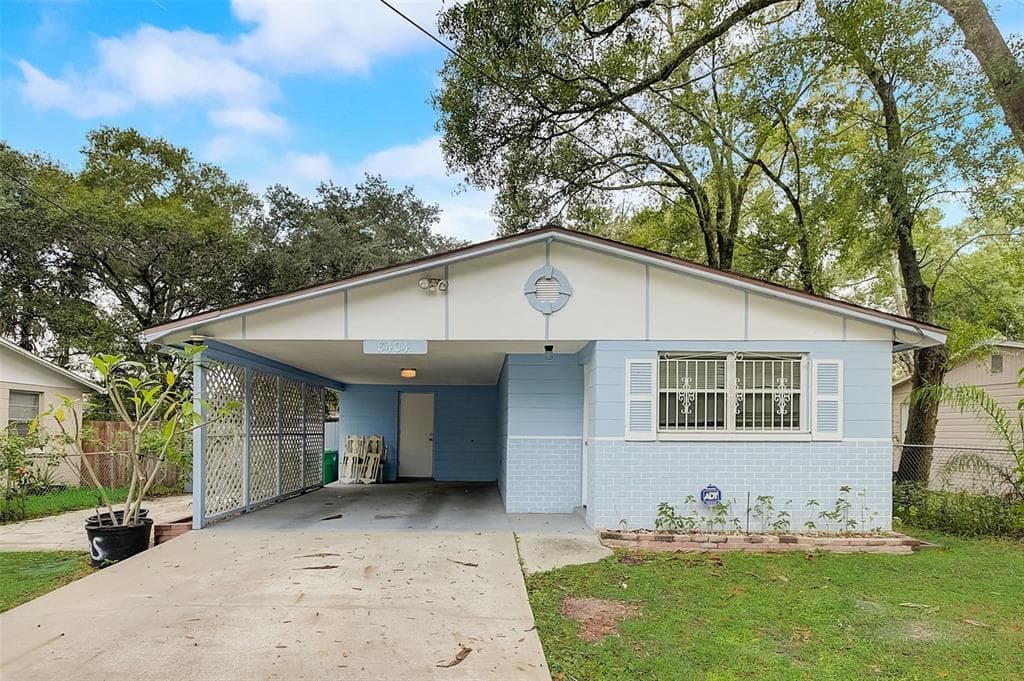 8404 N PACKWOOD AVENUE TAMPA, FL 33604