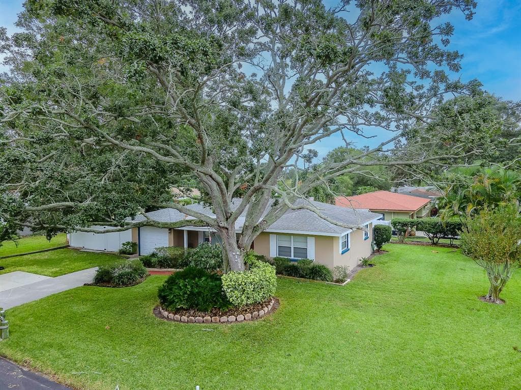 1749 PENNY LANE CLEARWATER, FL 33756