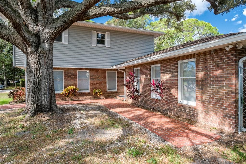 8995 82ND AVENUE SEMINOLE, FL 33777