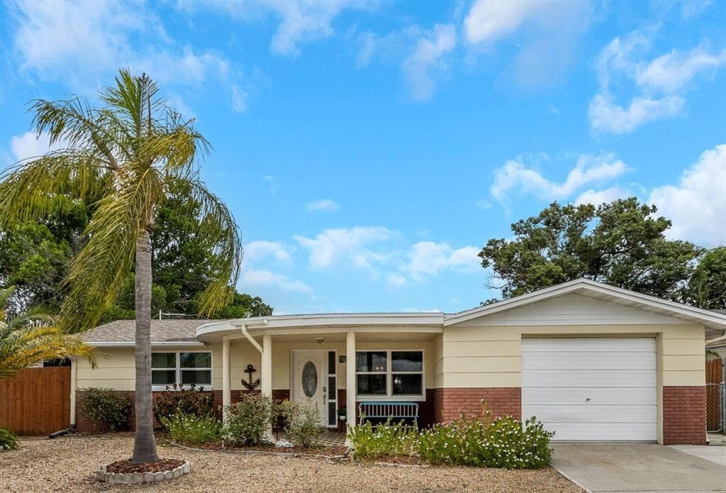 5611 DOLORES DRIVE HOLIDAY, FL 34690