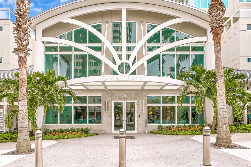 180 BEACH DRIVE NE UNIT 901 ST PETERSBURG, FL 33701