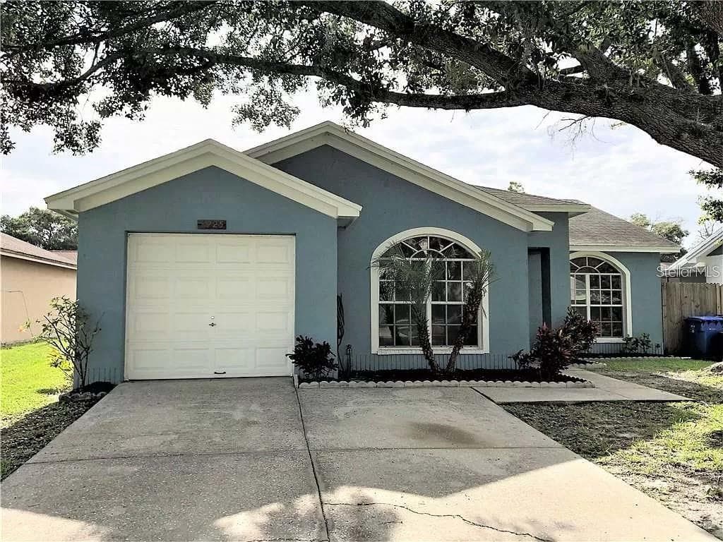 8225 RIVERBOAT DRIVE TAMPA, FL 33637