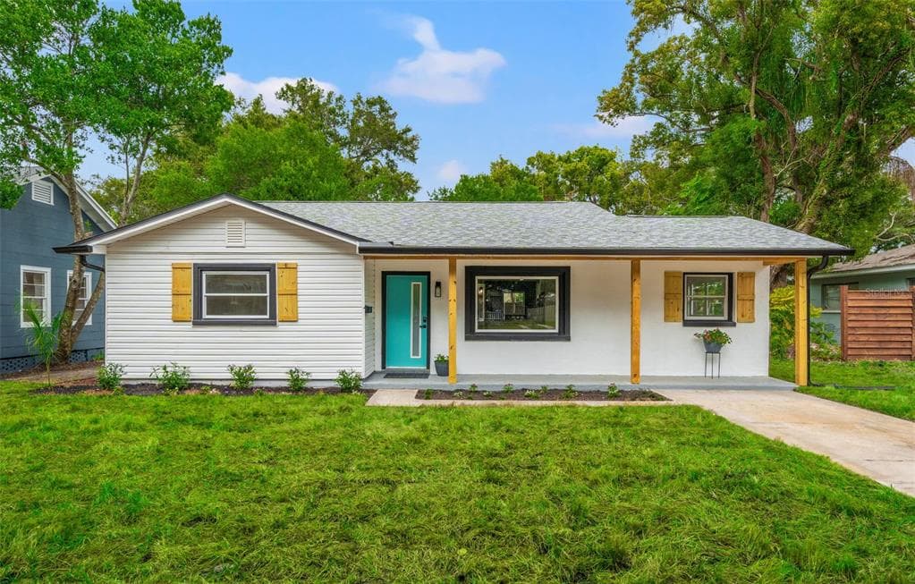 117 W COMANCHE AVENUE