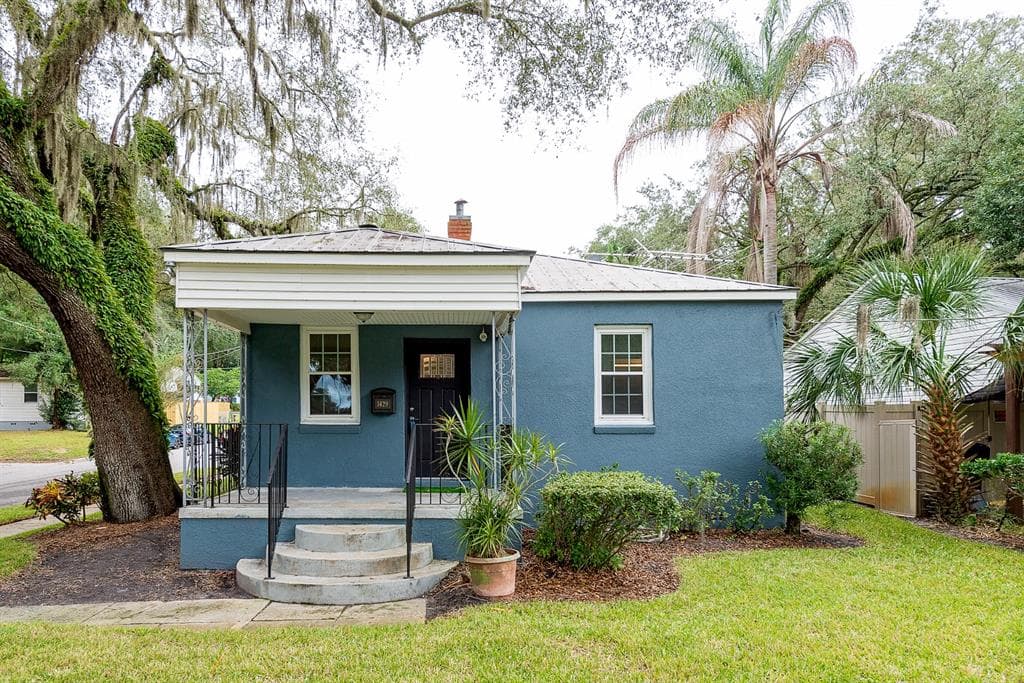 1429 E PARK CIRCLE TAMPA, FL 33604