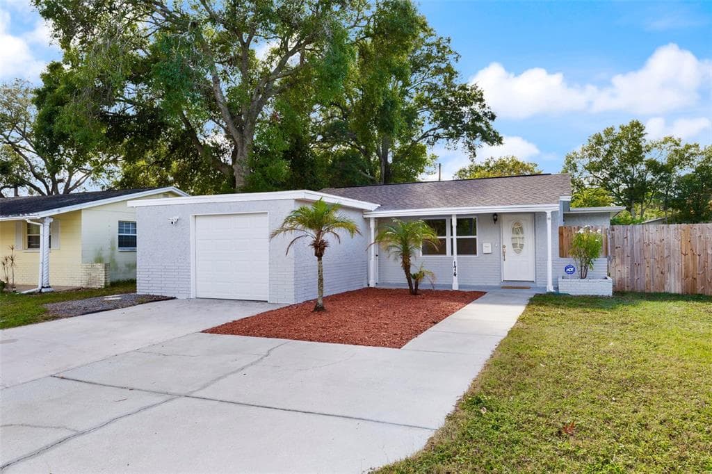 174 SW LINCOLN CIRCLE N ST PETERSBURG, FL 33703