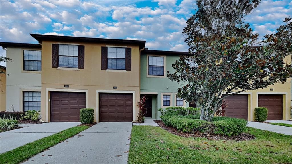 2621 OLEANDER LAKES DRIVE BRANDON, FL 33511