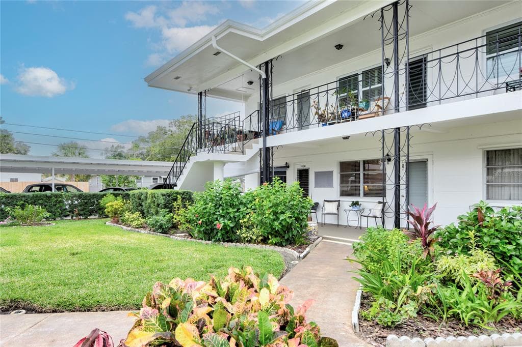 138 36TH AVENUE N UNIT 107 ST PETERSBURG, FL 33704