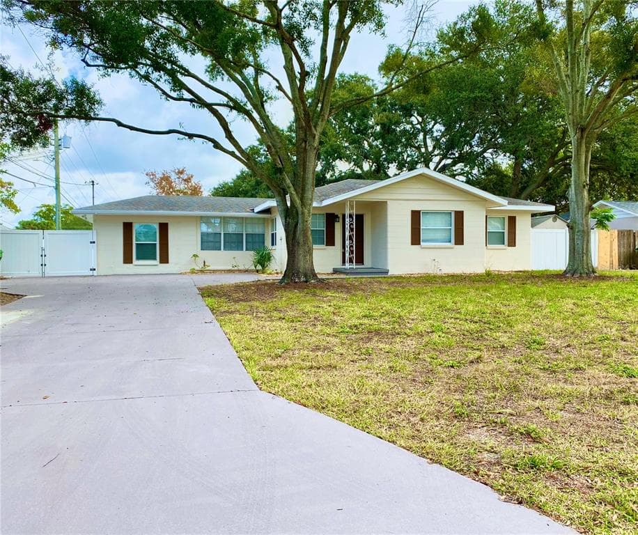 2302 S THIXTON COURT TAMPA, FL 33629