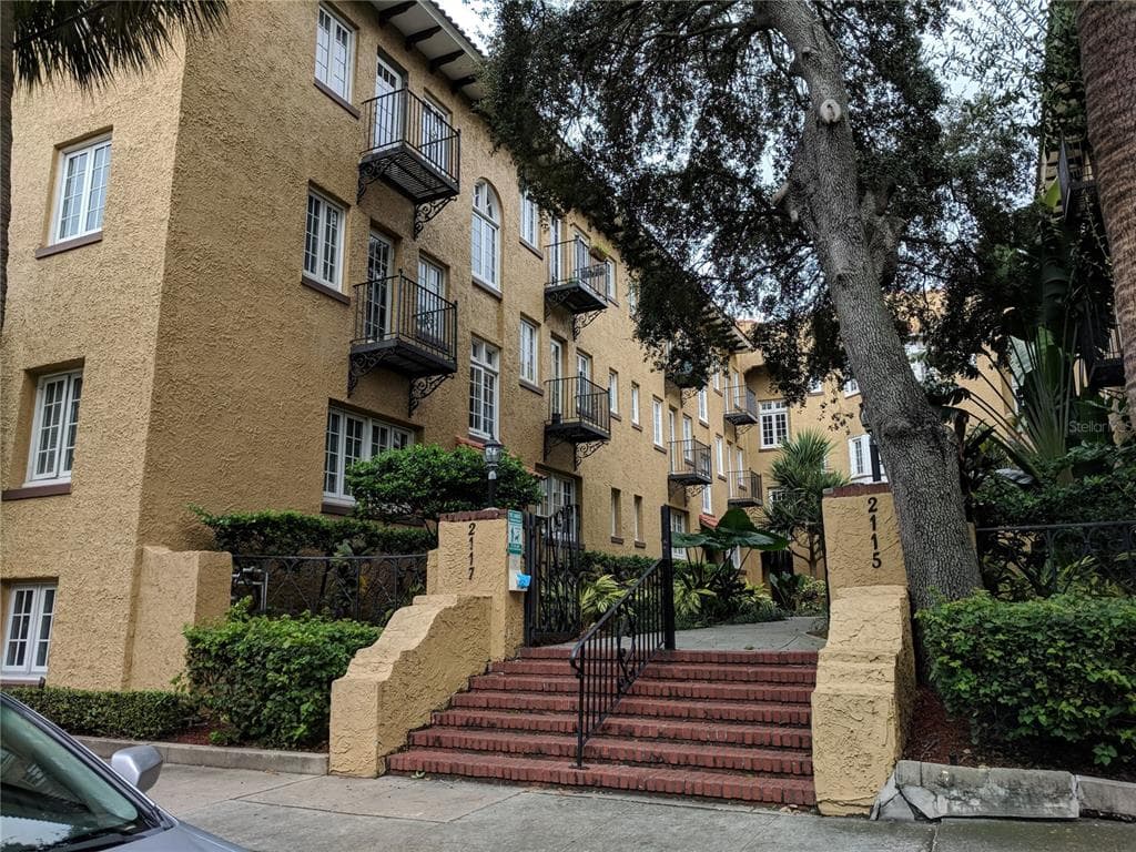 2117 W DEKLE AVENUE UNIT G2 TAMPA, FL 33606