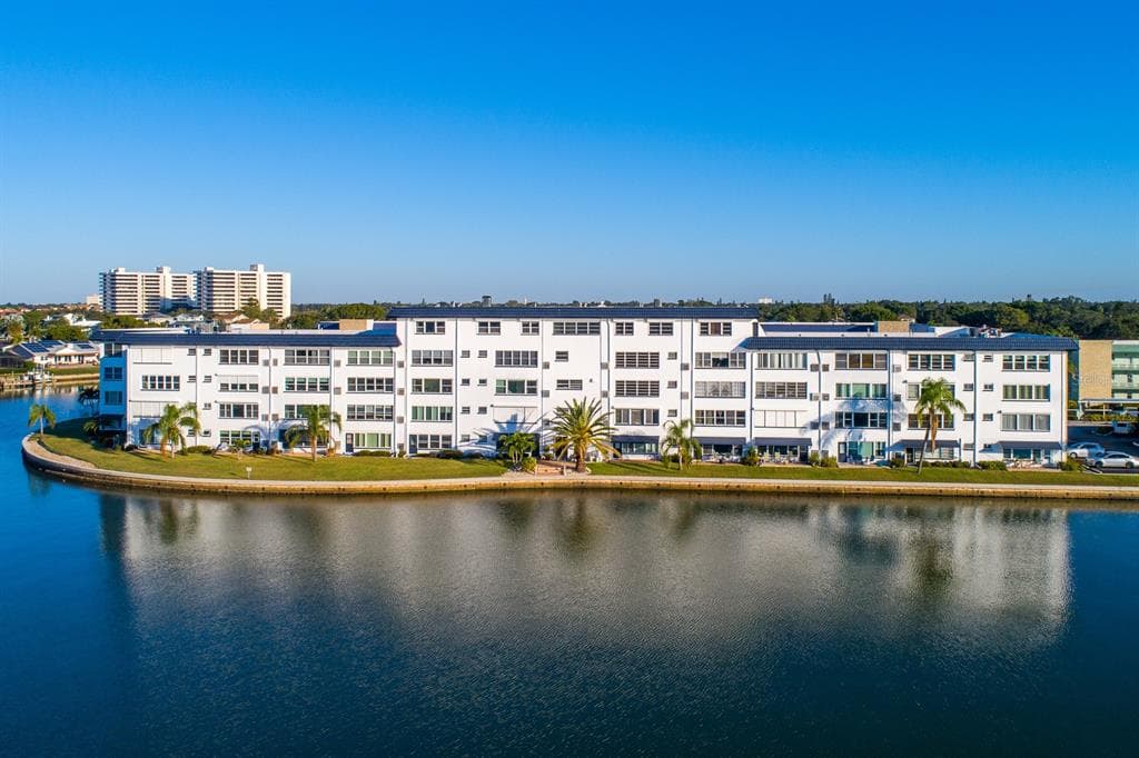 5960 S 30TH AVENUE S UNIT 208 GULFPORT, FL 33707