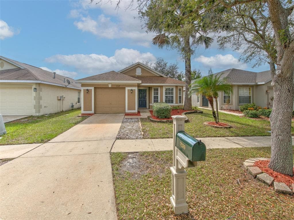7529 OXFORD GARDEN CIRCLE APOLLO BEACH, FL 33572
