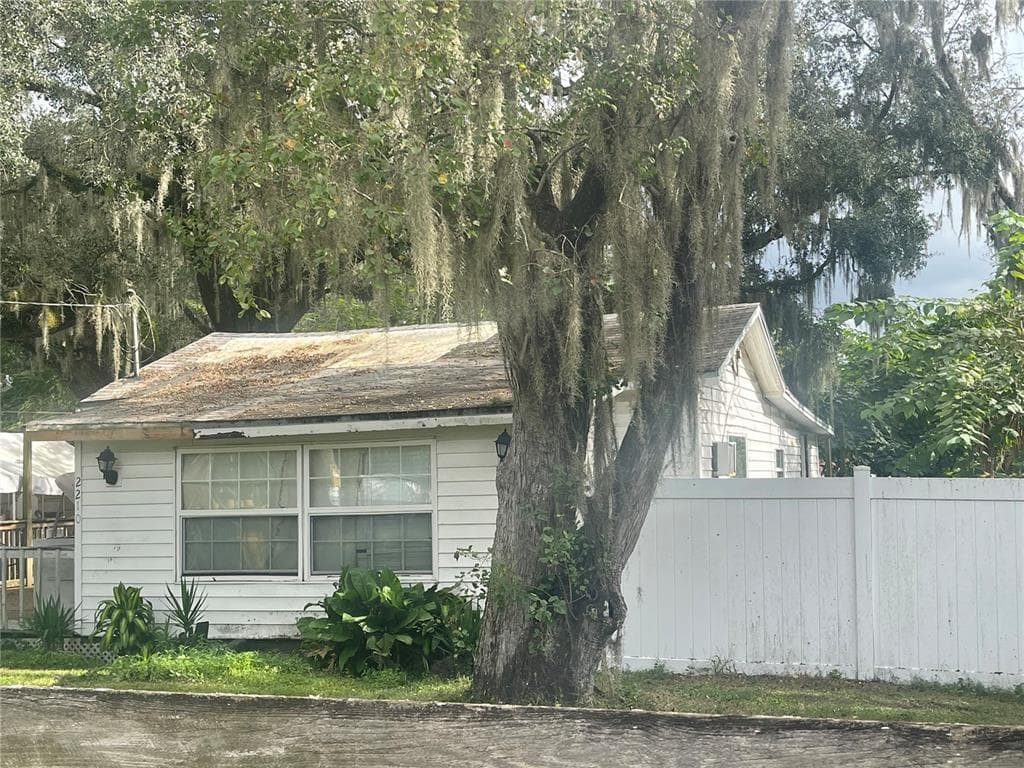 2210 KAS LANE DOVER, FL 33527