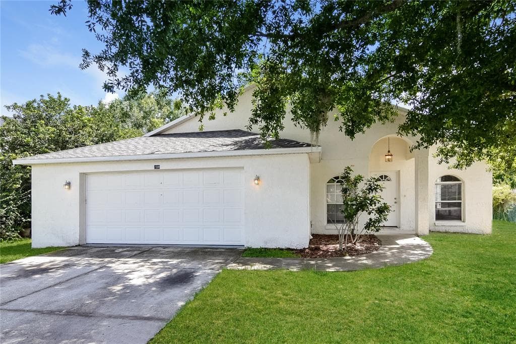 208 DIAMOND RIDGE BOULEVARD AUBURNDALE, FL 33823