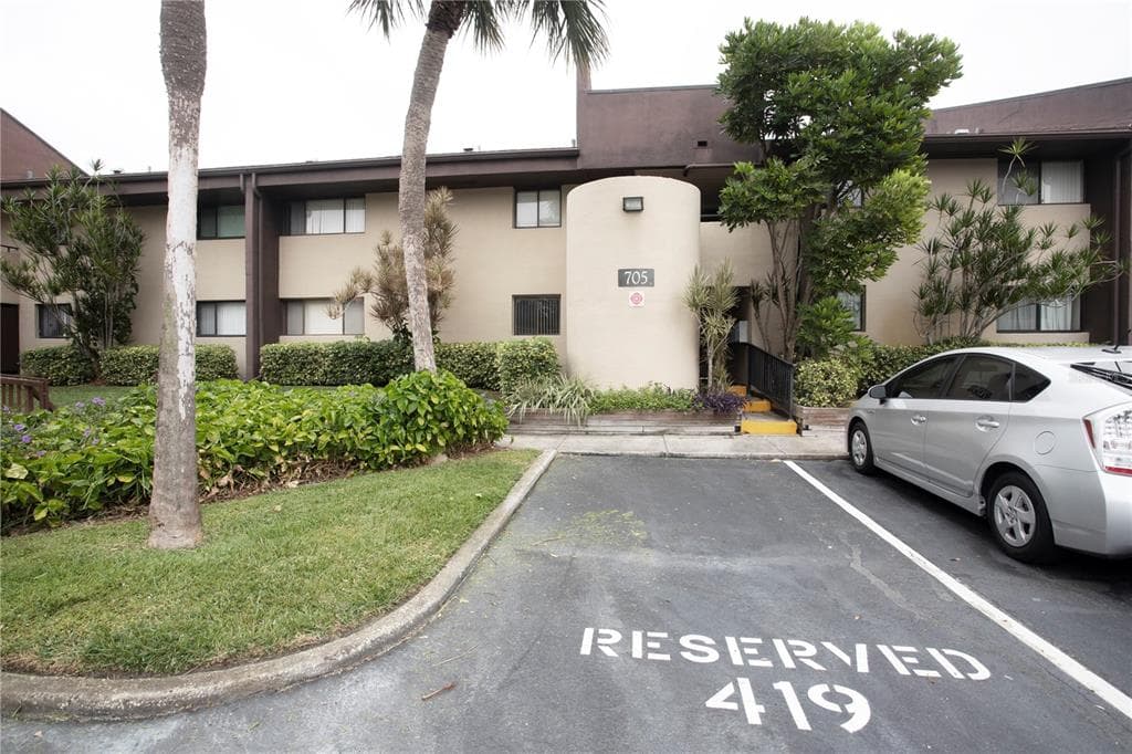 705 S VILLAGE DRIVE N UNIT 202 ST PETERSBURG, FL 33716