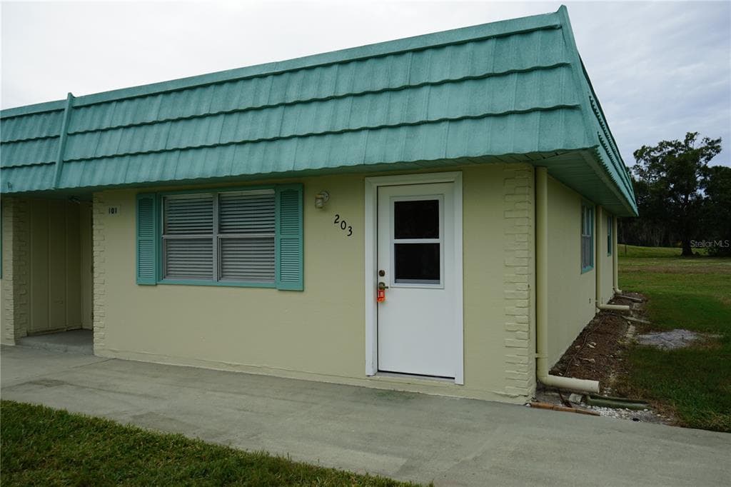 101 CAMBRIDGE TRAIL UNIT 203 SUN CITY CENTER, FL 33573