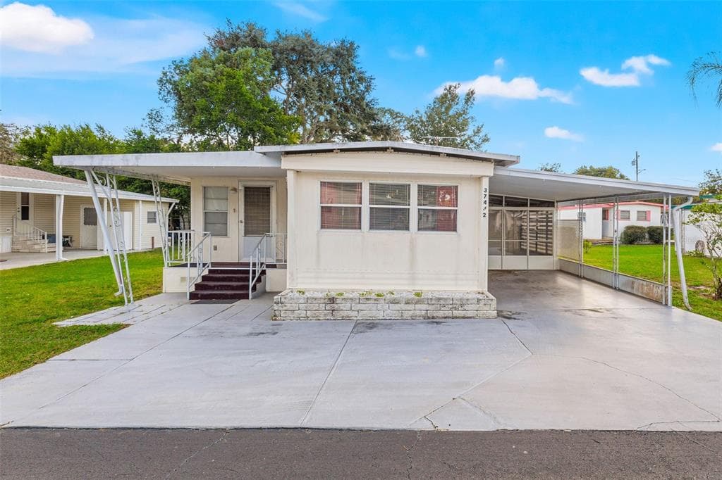 37432 TROPICAL DRIVE ZEPHYRHILLS, FL 33541