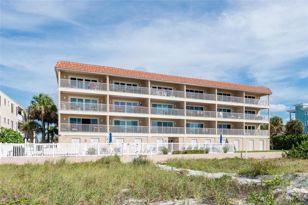 102 GULF BOULEVARD UNIT 203 INDIAN ROCKS BEACH, FL 33785