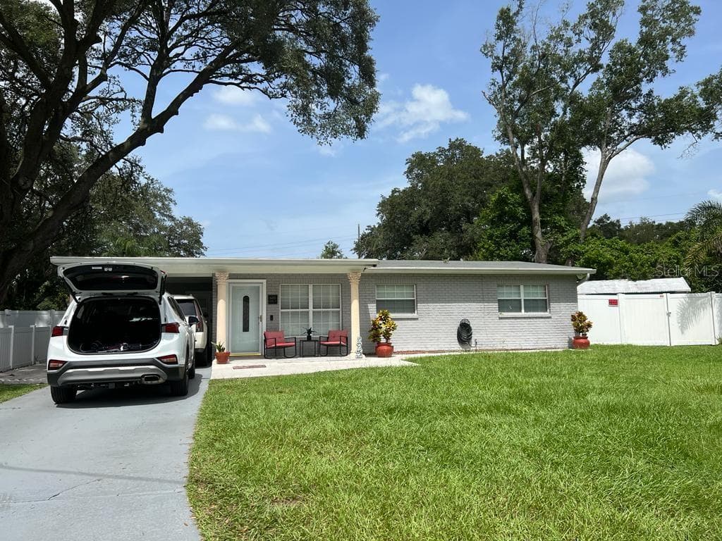6405 PADDOCK AVENUE TAMPA, FL 33614