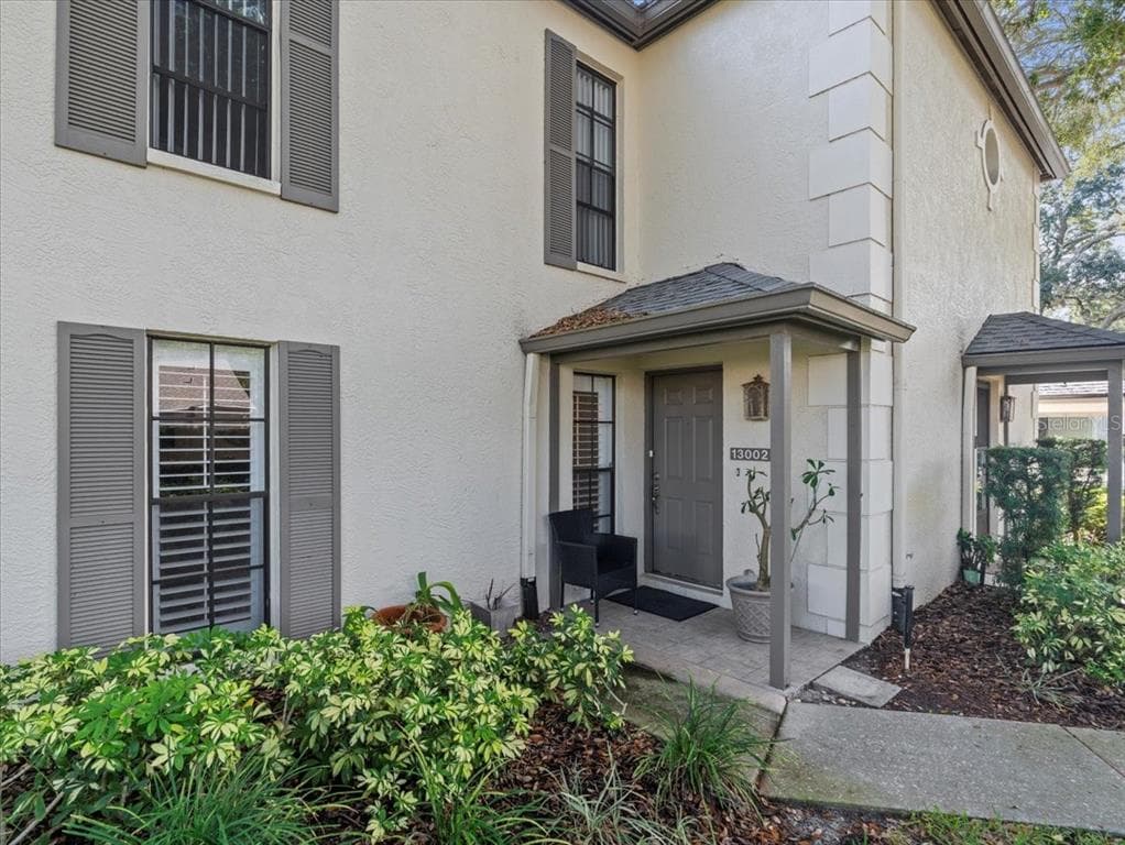 13002 VILLAGE CHASE CIRCLE UNIT 13002 TAMPA, FL 33618