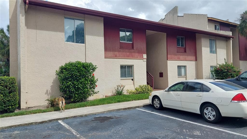 8609 CHAMPLAIN COURT UNIT 77 TAMPA, FL 33614