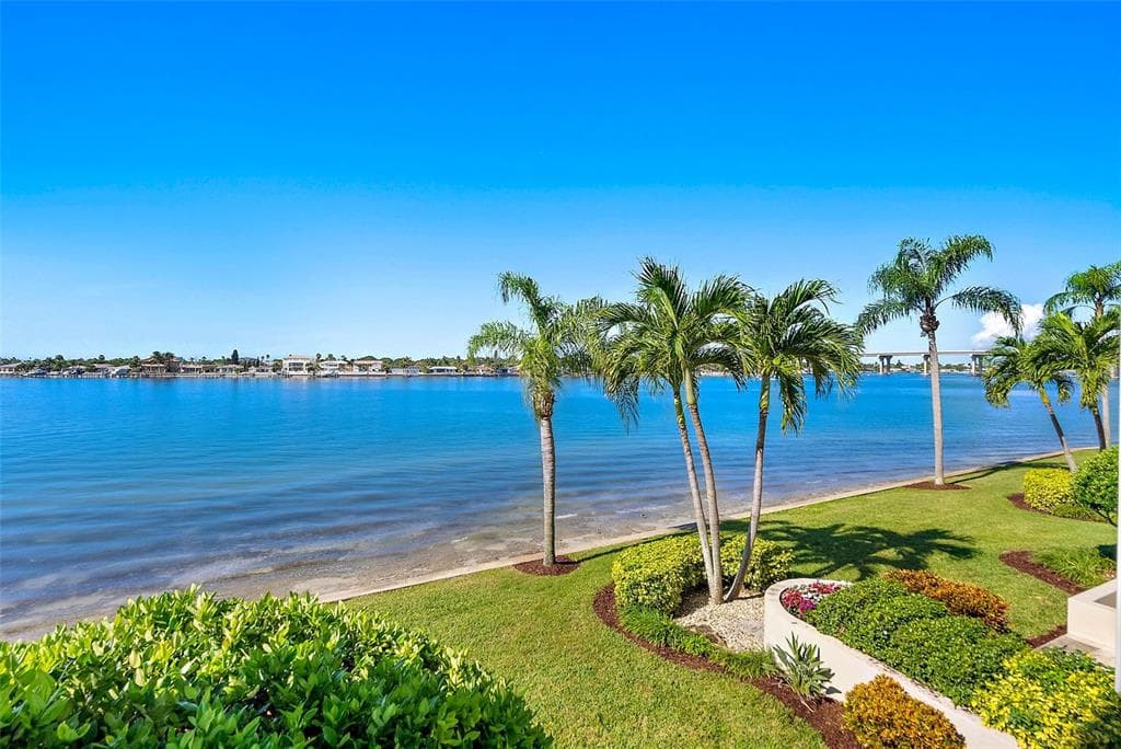 6093 BAHIA DEL MAR CIRCLE UNIT 275 ST PETERSBURG, FL 33715