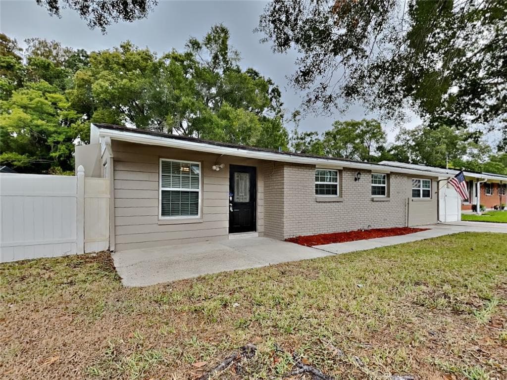 2609 LORRAINE STREET TAMPA, FL 33614