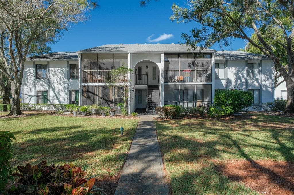 1225 PINE RIDGE CIRCLE W UNIT C1 TARPON SPRINGS, FL 34688