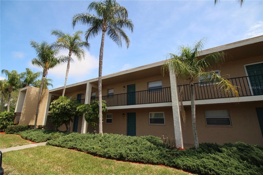 12300 PARK BOULEVARD UNIT 203 SEMINOLE, FL 33772