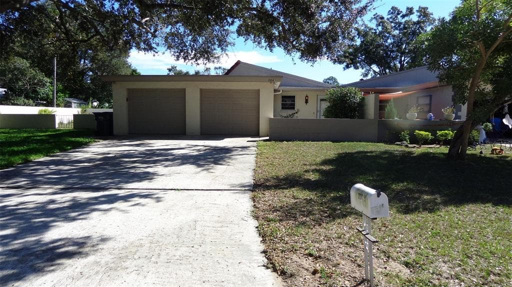 704 REGENT CIRCLE S BRANDON, FL 33511