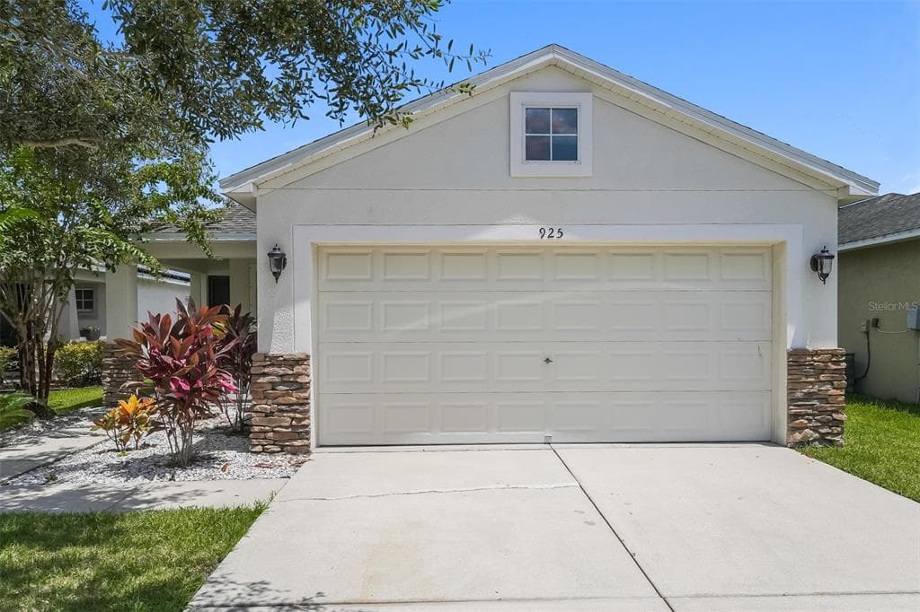 925 SEMINOLE SKY DRIVE RUSKIN, FL 33570