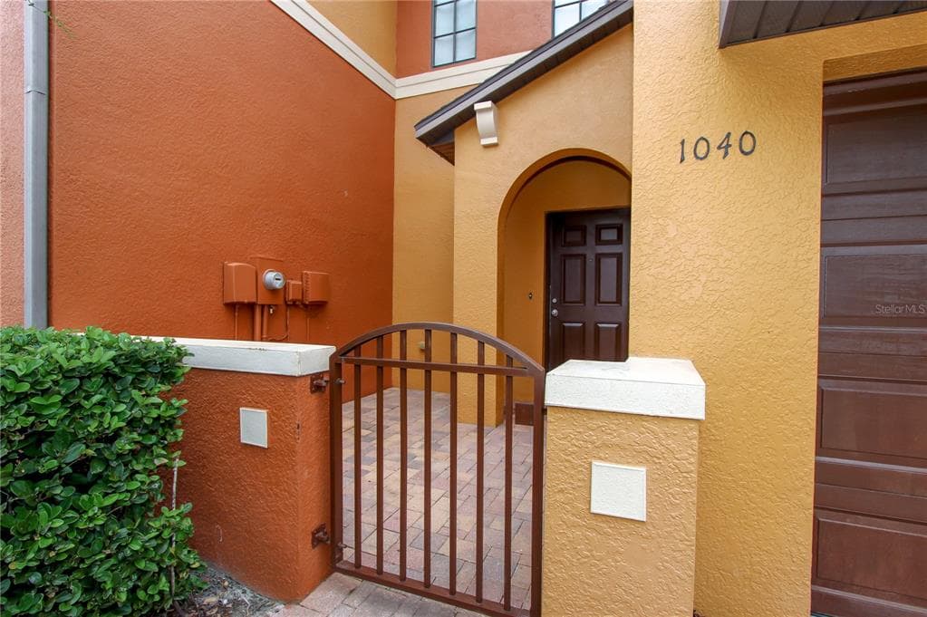 1040 BLACKWATER DRIVE WESLEY CHAPEL, FL 33543