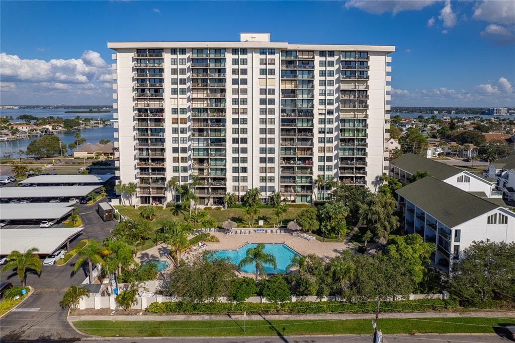 400 ISLAND WAY UNIT 303 CLEARWATER, FL 33767