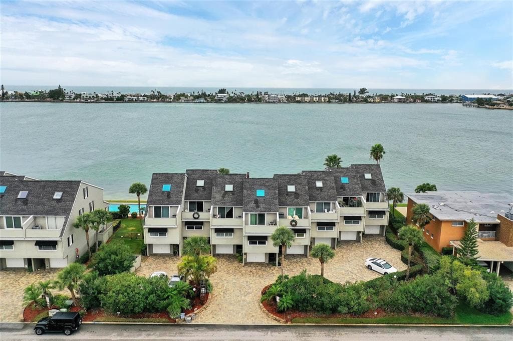 350 8TH AVENUE N UNIT 10 TIERRA VERDE, FL 33715