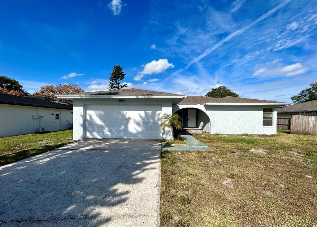805 GATEWAY LANE TAMPA, FL 33613