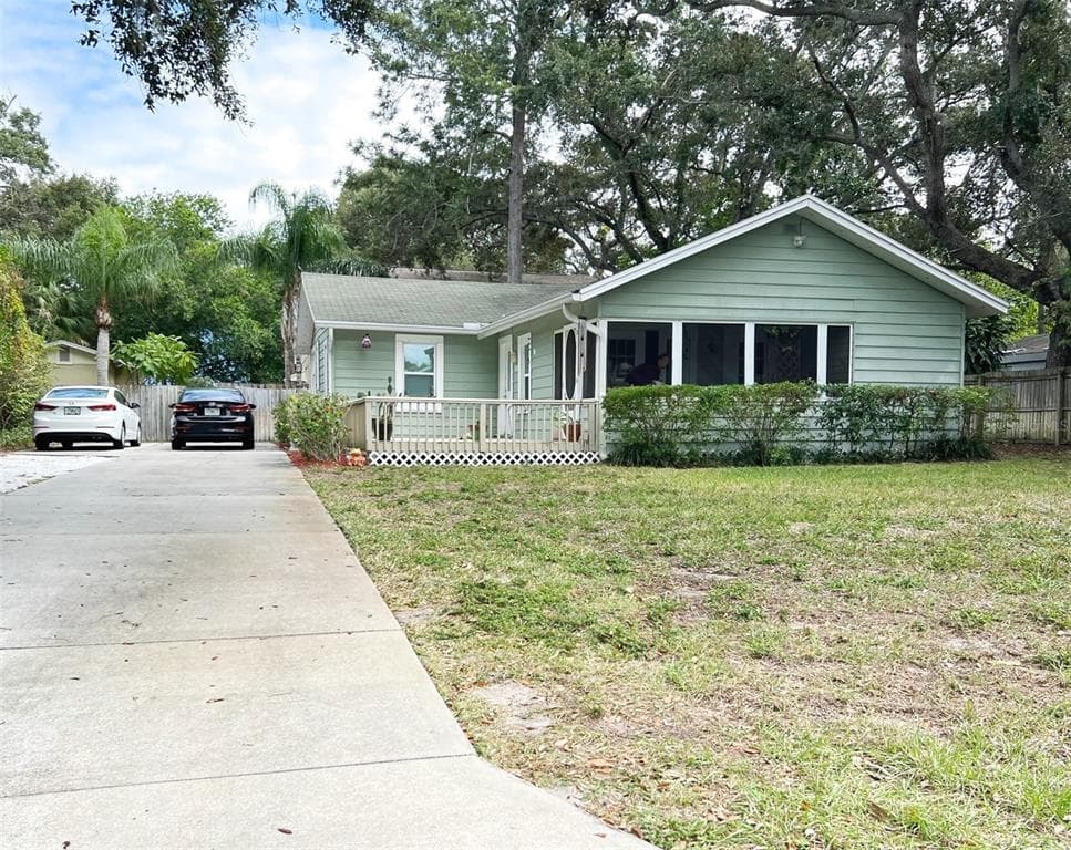 439 NEW YORK AVENUE DUNEDIN, FL 34698
