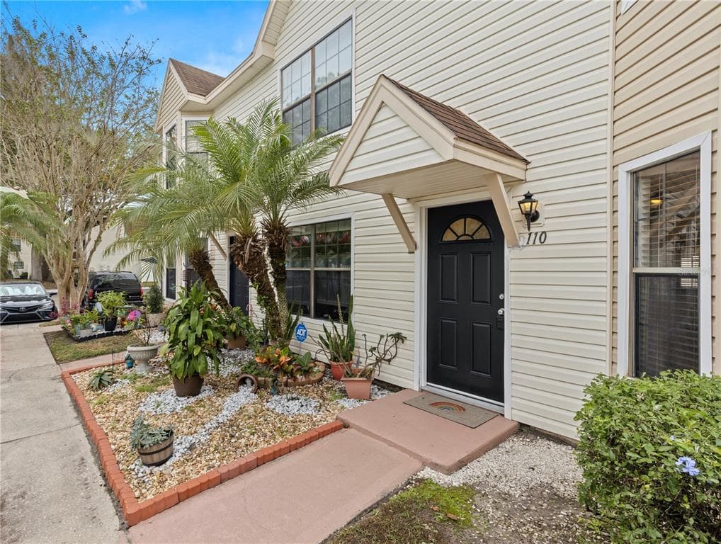 2302 MAKI ROAD UNIT 110 PLANT CITY, FL 33563