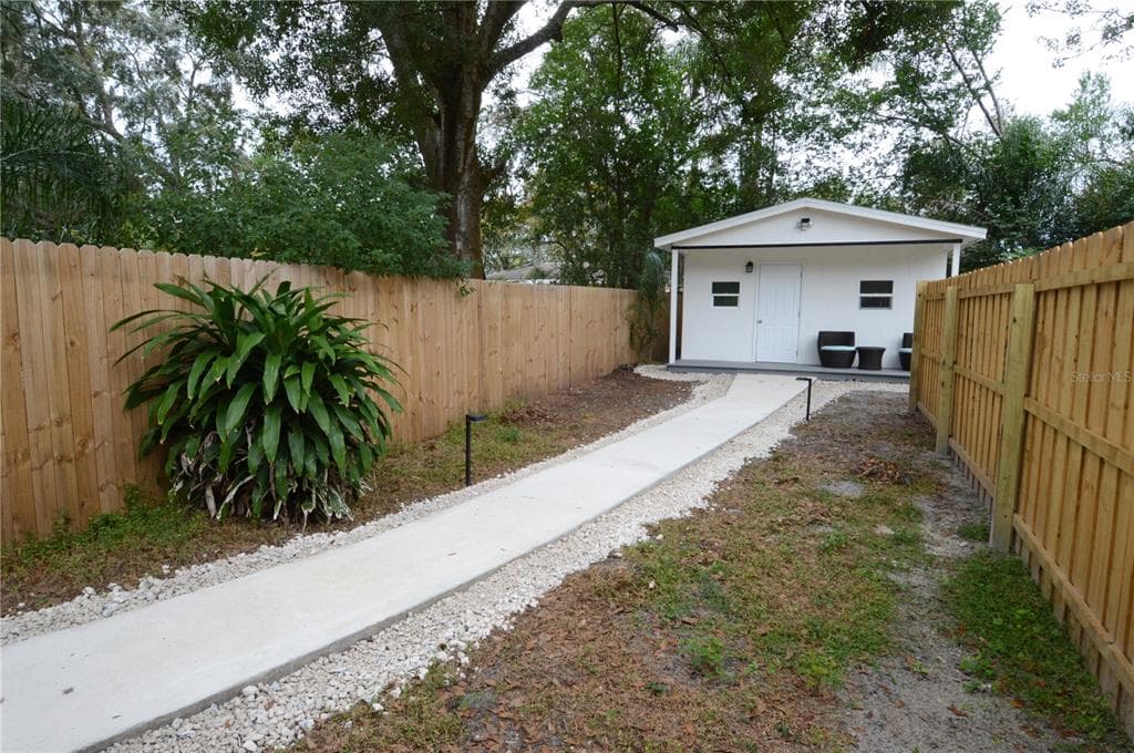 10934 N BOULEVARD TAMPA, FL 33612