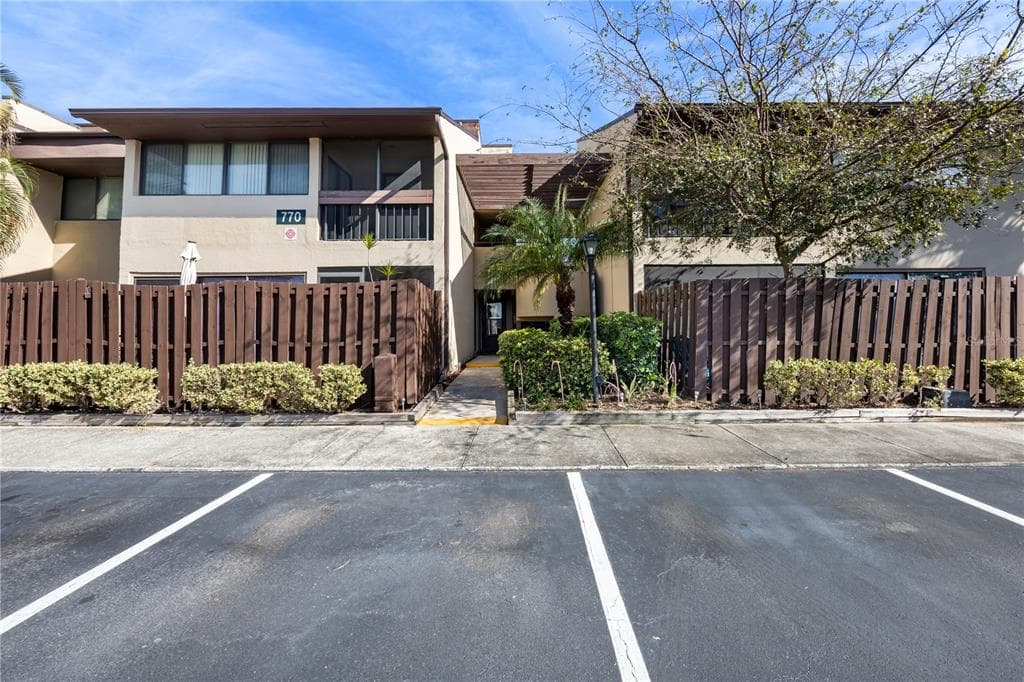 770 VILLAGE LAKE TERRACE N UNIT 206 ST PETERSBURG, FL 33716