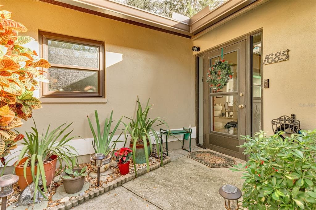 1685 FRY COURT
