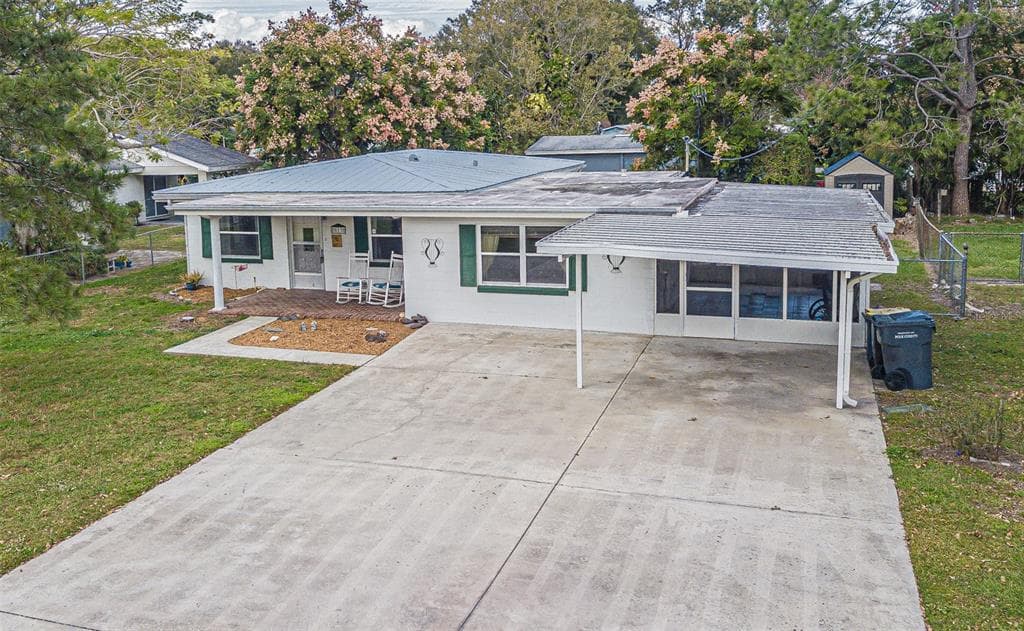513 VICTORIA BOULEVARD AUBURNDALE, FL 33823
