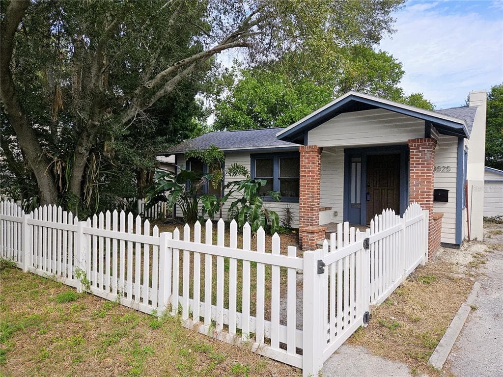 3525 IRIS STREET N ST PETERSBURG, FL 33704