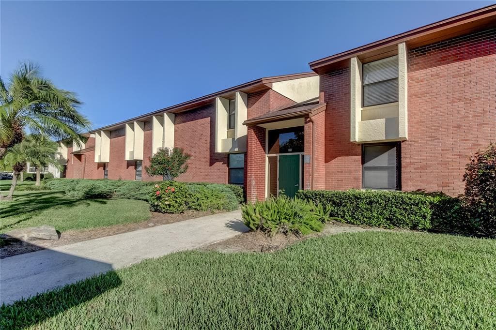 210 CARYL WAY UNIT 10 OLDSMAR, FL 34677