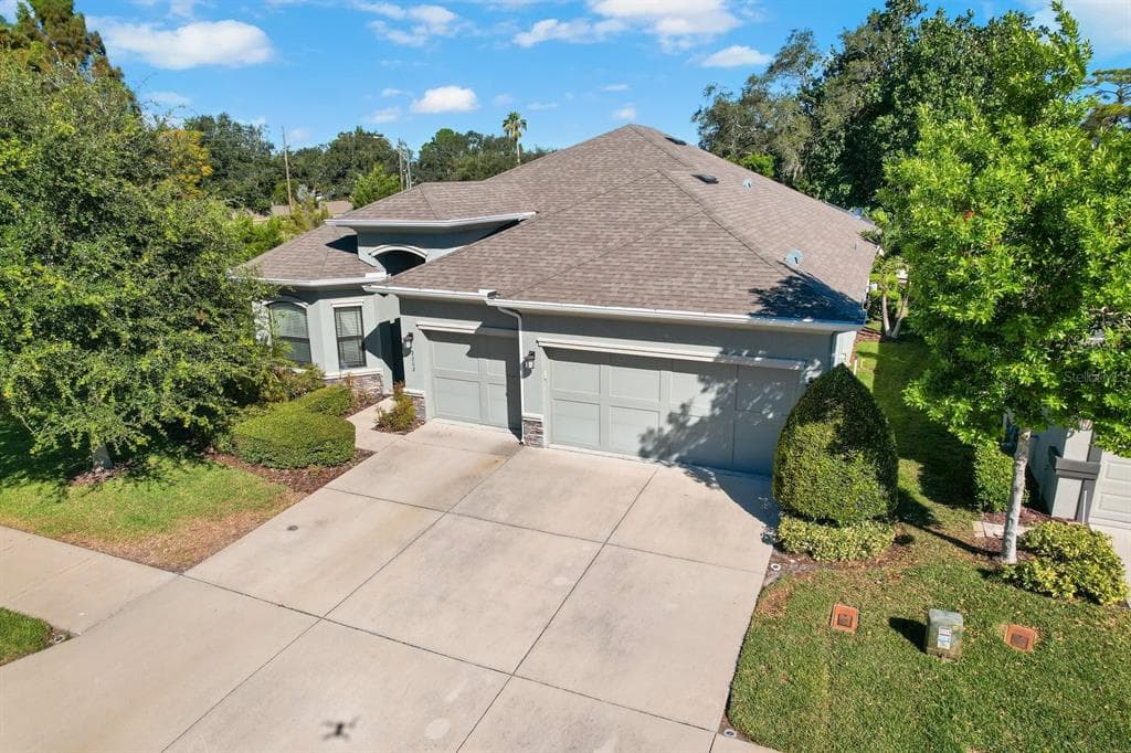 2202 HIGHWOOD COURT