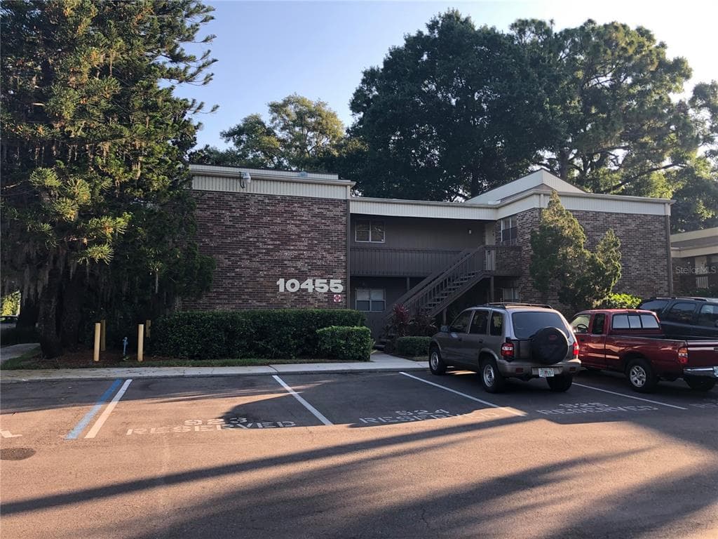 10455 CARROLLBROOK COURT UNIT 213 TAMPA, FL 33618