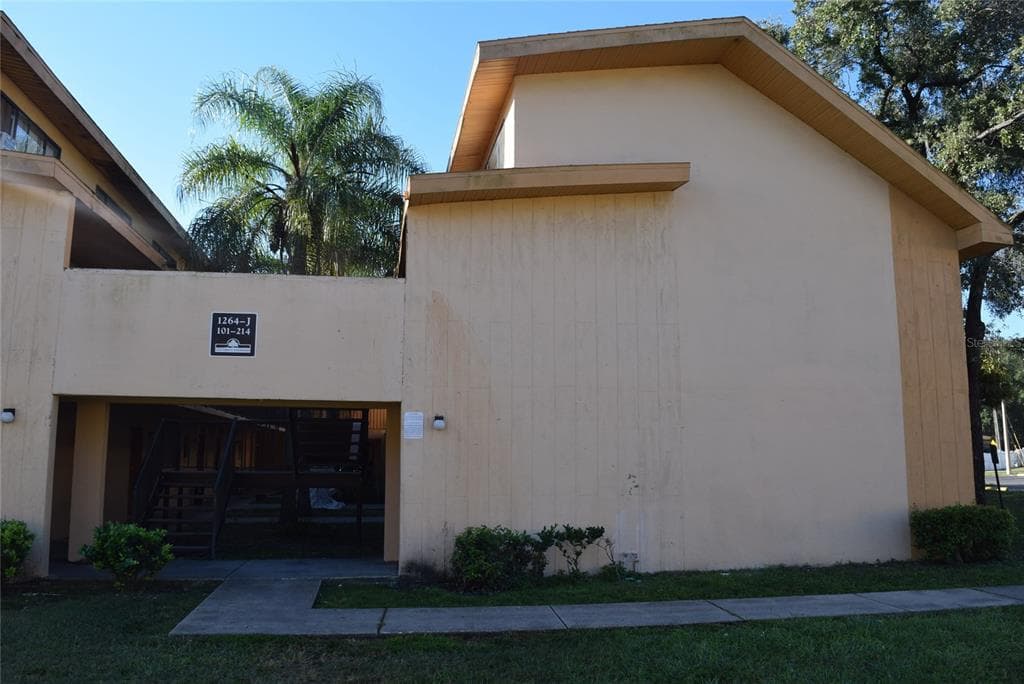 1264 E 113TH AVENUE UNIT J105 TAMPA, FL 33612