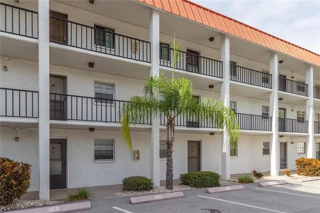 10540 77TH TERRACE UNIT 212 SEMINOLE, FL 33772
