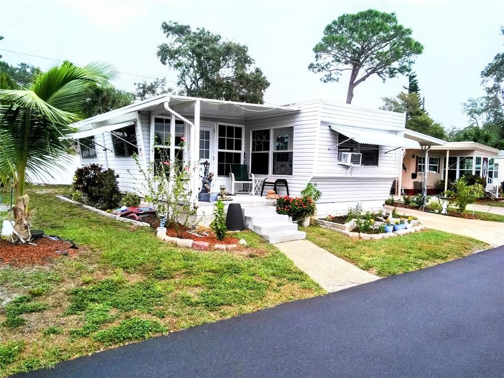 585 SKY HARBOR DRIVE UNIT 141 CLEARWATER, FL 33759
