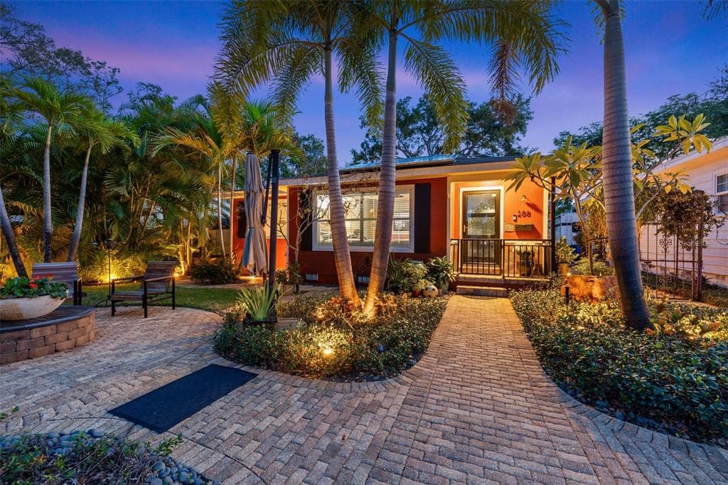 238 31ST AVENUE N ST PETERSBURG, FL 33704