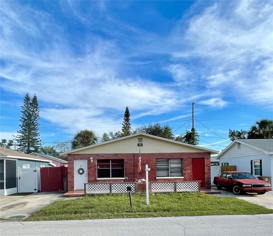 125-127 147TH AVENUE E MADEIRA BEACH, FL 33708
